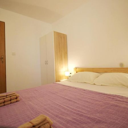 Apartment Suzy Nin Exteriör bild