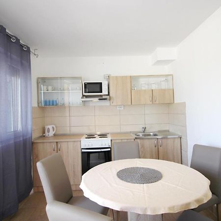 Apartment Suzy Nin Exteriör bild
