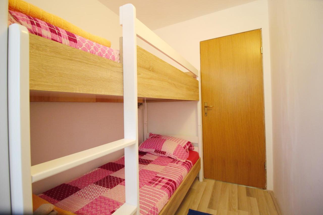 Apartment Suzy Nin Exteriör bild