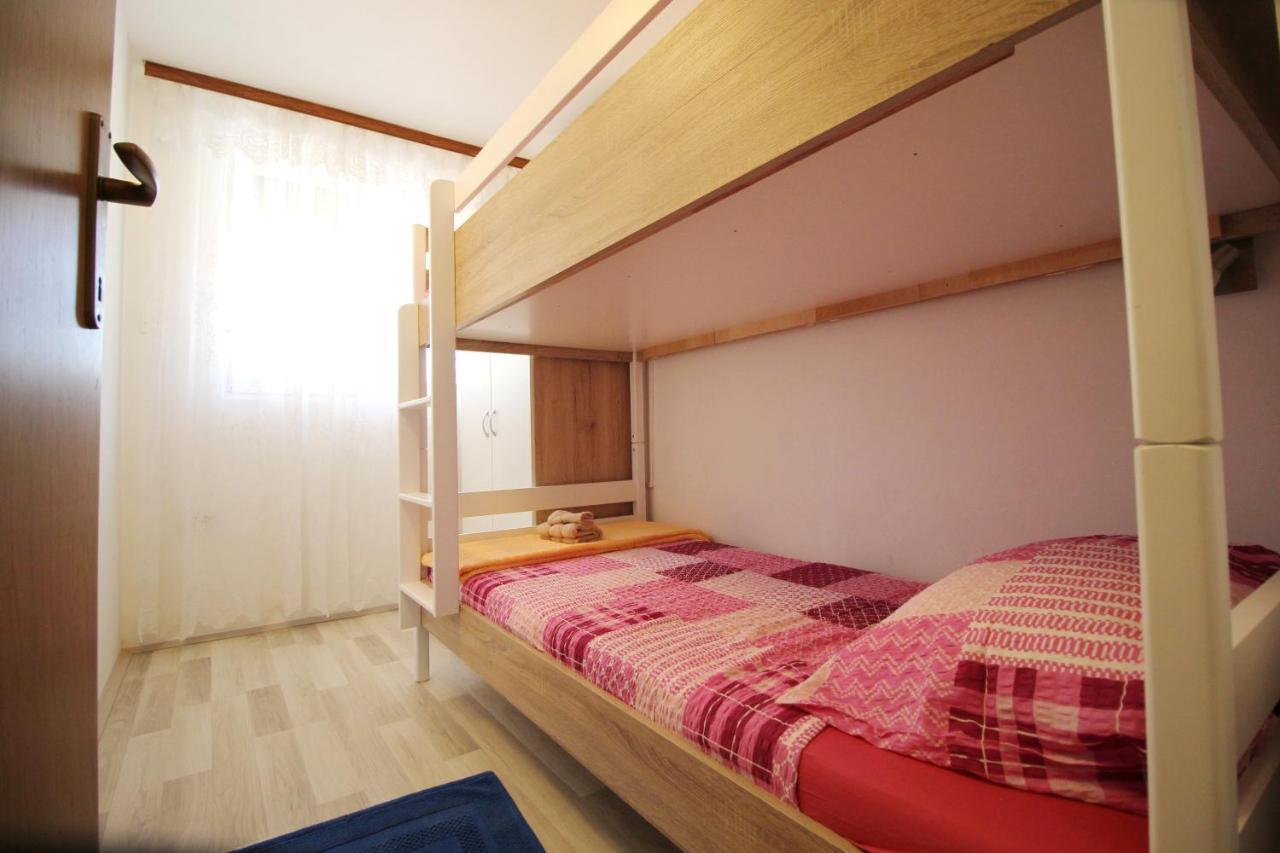 Apartment Suzy Nin Exteriör bild
