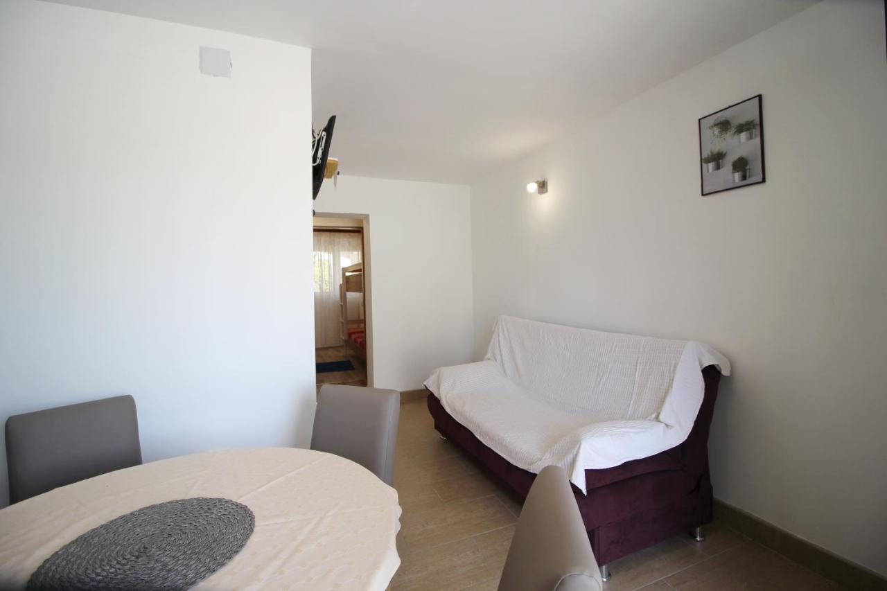 Apartment Suzy Nin Exteriör bild