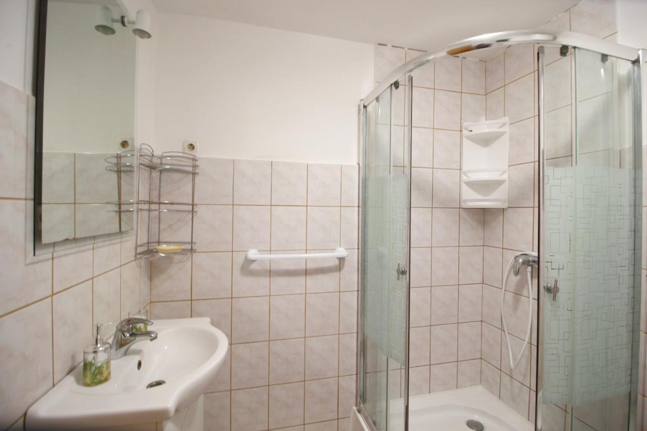 Apartment Suzy Nin Exteriör bild