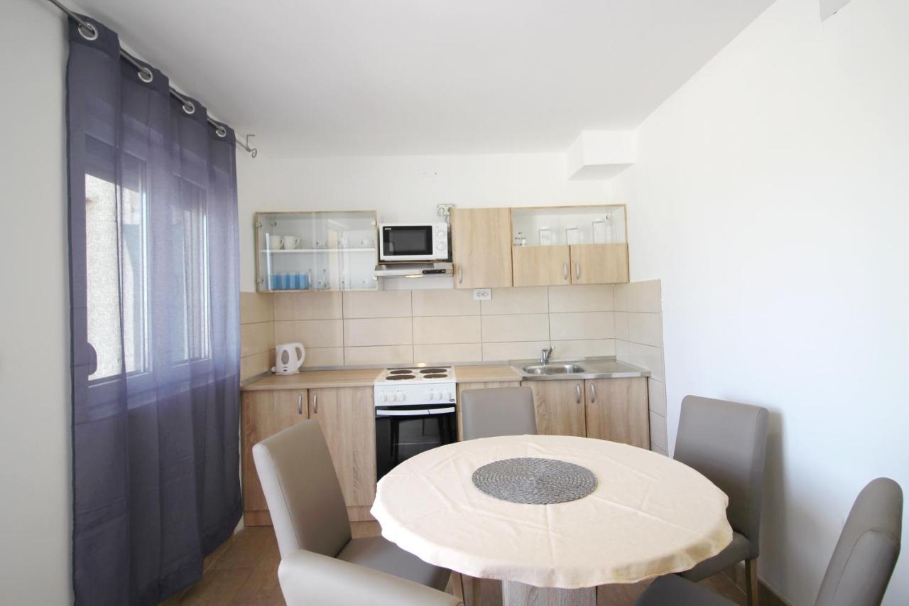 Apartment Suzy Nin Exteriör bild