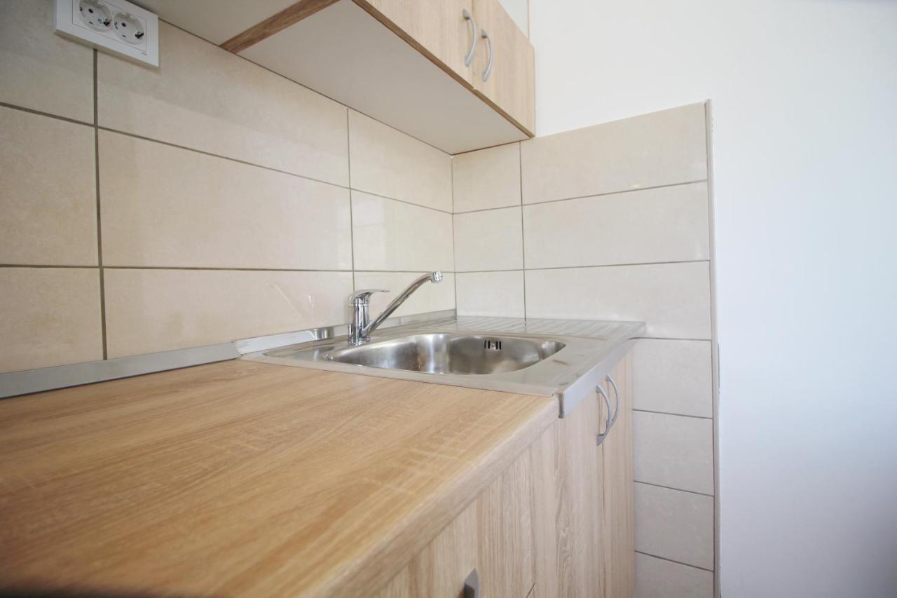 Apartment Suzy Nin Exteriör bild