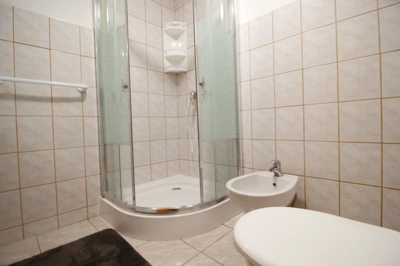 Apartment Suzy Nin Exteriör bild