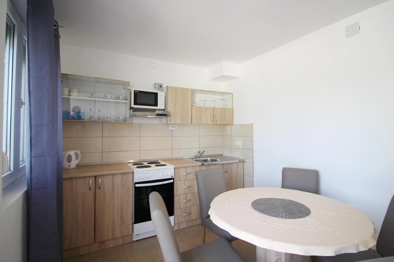 Apartment Suzy Nin Exteriör bild