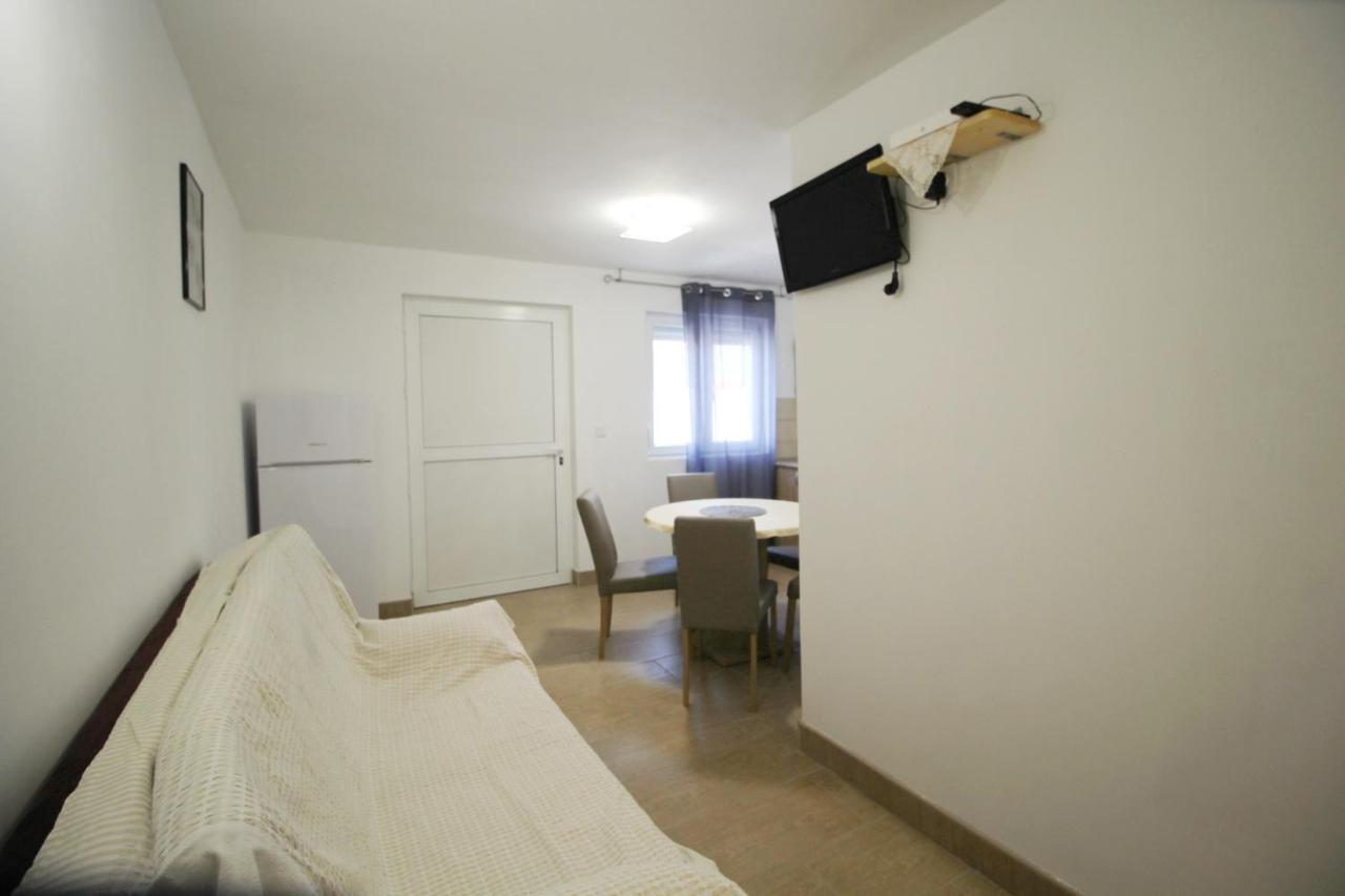 Apartment Suzy Nin Exteriör bild